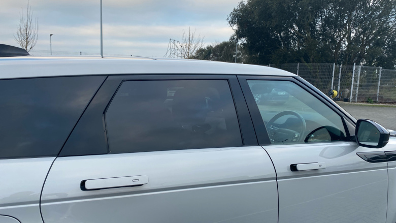 Land Rover Range Rover Evoque 1.5 P300e R-Dynamic SE 5dr Auto Hatchback